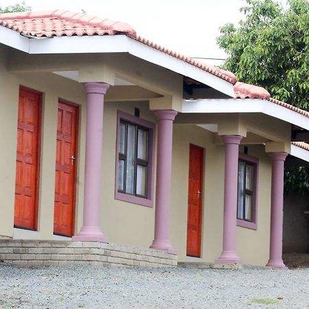 Mbopha Guest House Ulundi Esterno foto