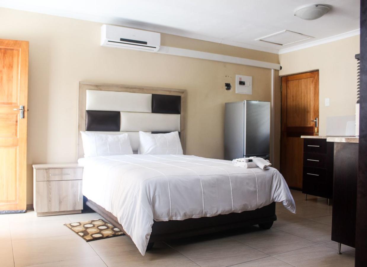 Mbopha Guest House Ulundi Esterno foto
